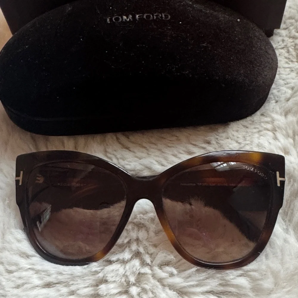 Tom Ford Tortoise Shell Sunglasses - Picture 2 of 5